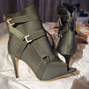 Stylish Olive Heeled Boots with Buckle Detail